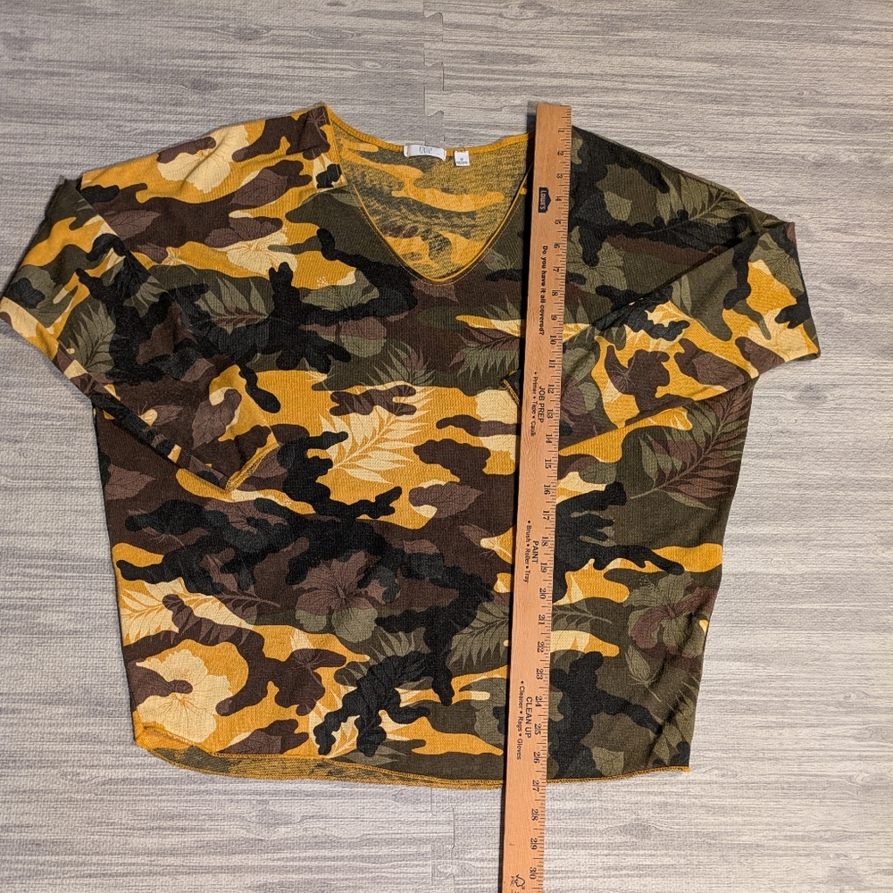 Women's Kaktus Camouflage V-Neck Viscose Blend Top, made in Italy, Sz M casual - Picture 5 of 9